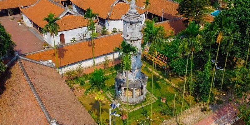 Kiến trúc Phật giáo hài hòa trong không gian xanh