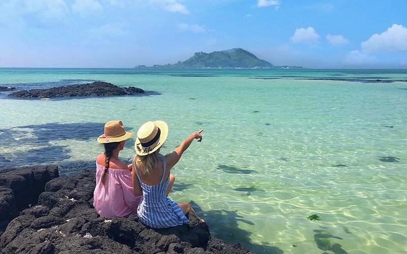 Tham quan bãi biển Hyeopjae, nước trong xanh tại Jeji