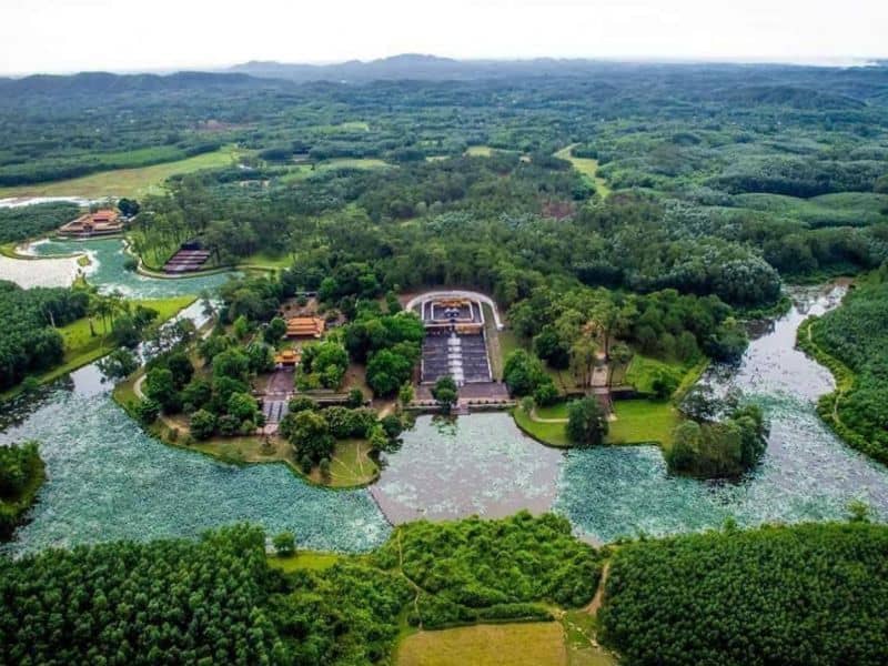 Toàn cảnh Lăng Gia Long nhìn từ trên cao