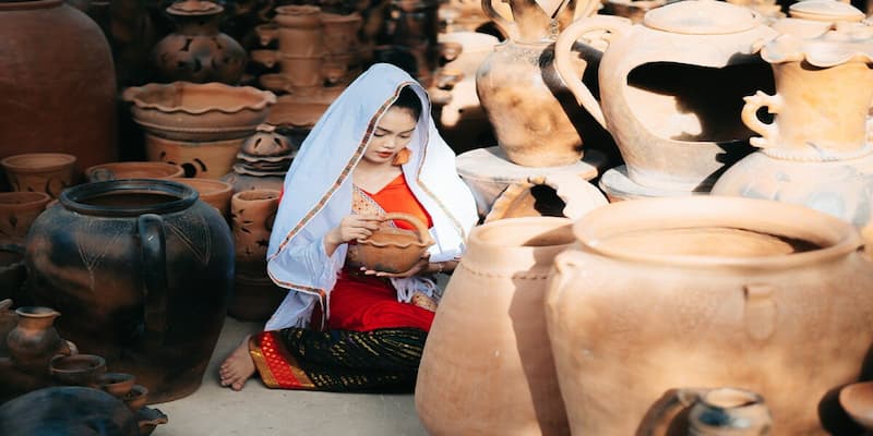 Tận mắt quan sát quá trình nung và phơi gốm bên ngoài