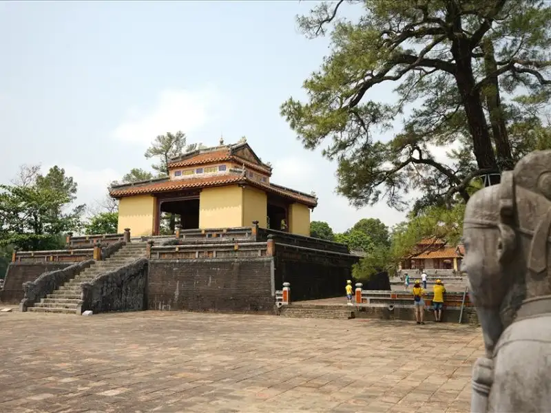 Có 2 cách di chuyển tới lăng vua Minh Mạng