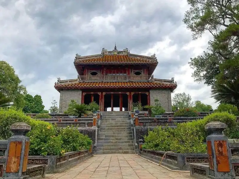 Thăm quan lầu Minh Lâu thường được vua nghỉ chân