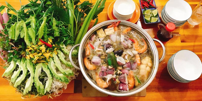 Lẩu mắm Châu Đốc là món ăn đặc sắc nên thử