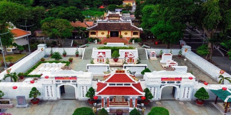 Toàn cảnh Lăng Thoại Ngọc Hầu nổi tiếng ở An Giang