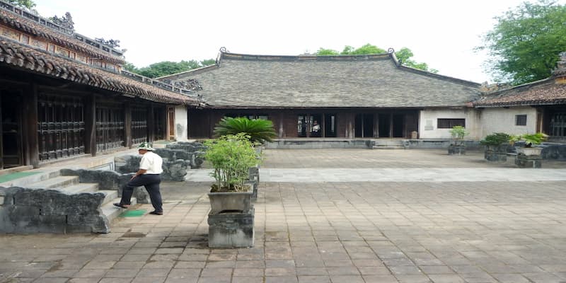 Khiêm Cung Môn với nét đẹp trầm mặc và thi vị