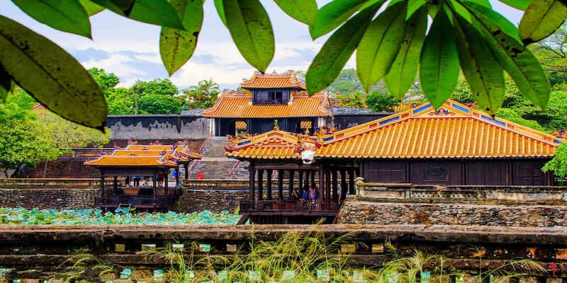 Lăng Tự Đức nhìn từ góc chính diện