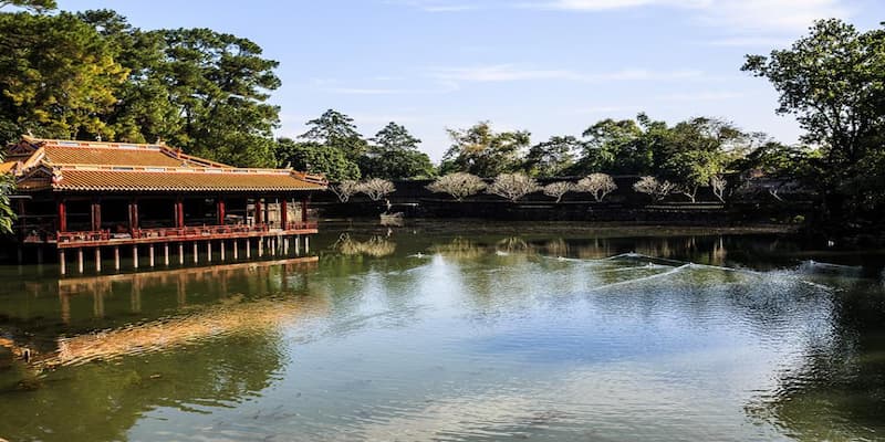 Khung cảnh bao quanh Xung Khiêm Tạ Và Dũ Khiêm Tạ