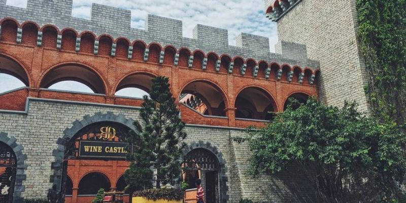 Lâu đài nằm trong khu nghỉ dưỡng cao cấp Sea Links City