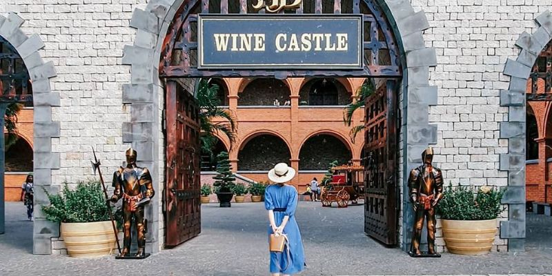 Không gian quảng trường rộng lớn với nhiều góc sống ảo