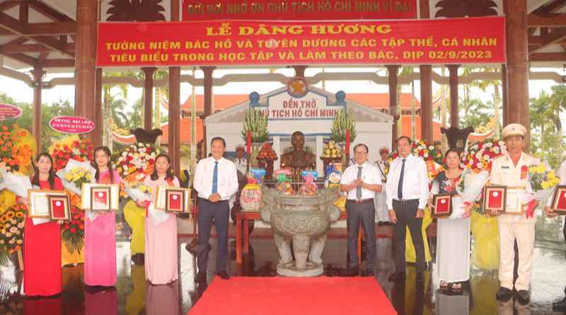 Lễ báo công và tôn vinh cá nhân, tập thể điển hình