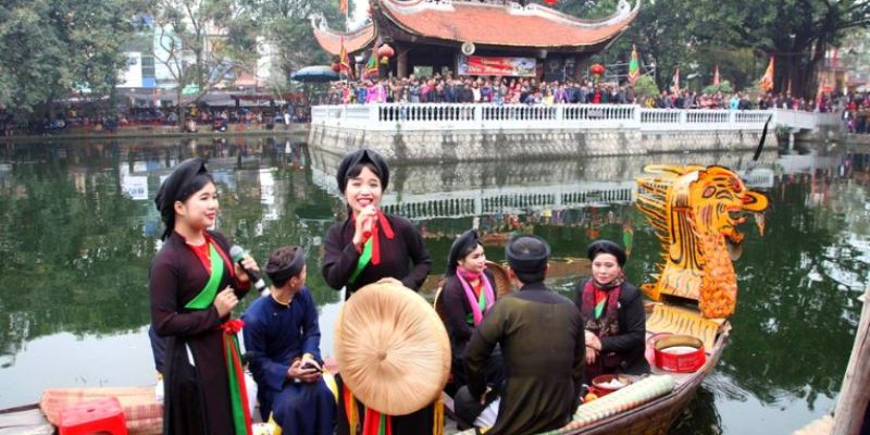 Lễ hội sôi động thường diễn ra vào tháng Giêng âm lịch