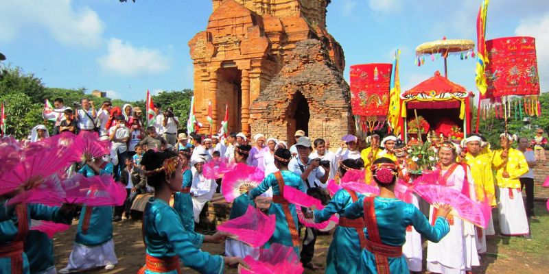 Điệu múa truyền thống Apsara trong mùa lễ hội