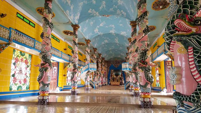 Lối kiến trúc đặc trưng chạm trổ kỳ công