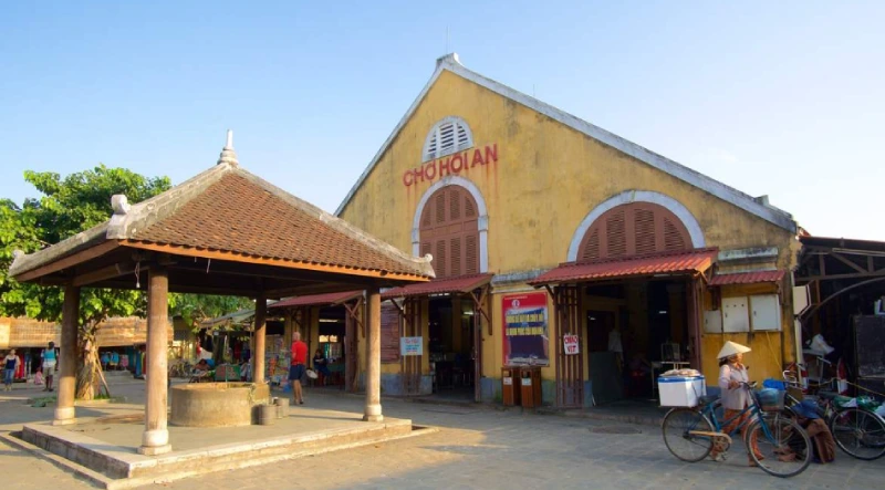 Lối vào chợ Hội An