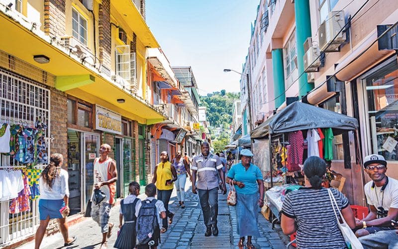 Lưu trú dài hạn cần xin giấy phép cư trú hoặc giấy phép lao động