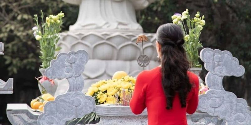 Mặc trang phục lịch sự để giữ tôn nghiêm ở chùa