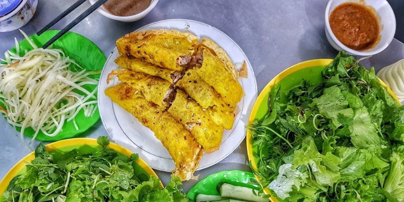 Mâm cơm dân dã với rau sạch Trà Quế tươi ngon