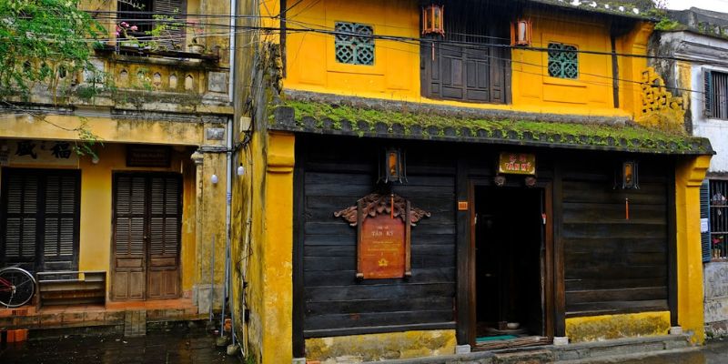 Mặt tiền nhà cổ Tấn Ký mang vẻ đẹp trầm mặc giữa phố cổ Hội An