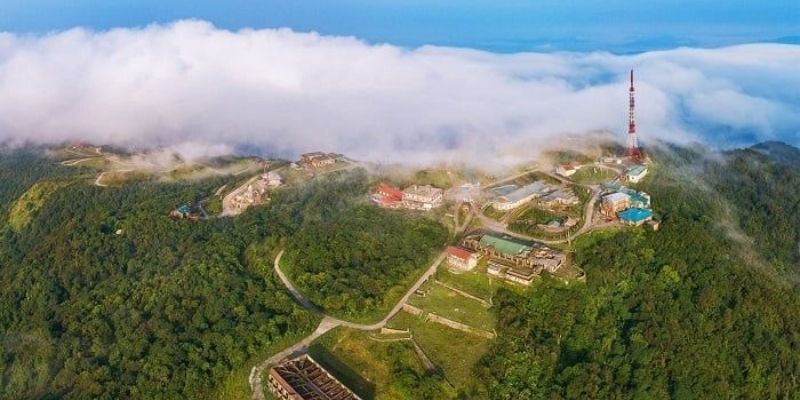 Khung cảnh núi rừng Mẫu Sơn hùng vĩ, hòa quyện cùng văn hóa đặc trưng của đồng bào dân tộc Tày