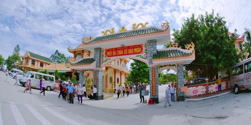Miếu Bà Chúa Xứ Bàu Mướp tọa lạc tại Tịnh Biên