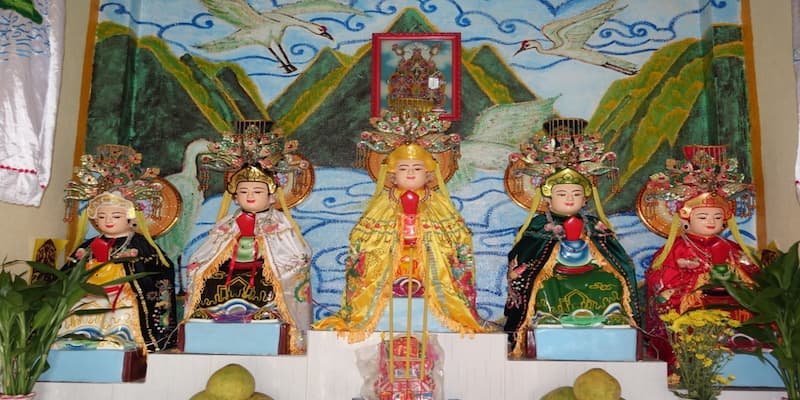 Miếu bà hấp dẫn du khách với hoạt động hát bóng rỗi