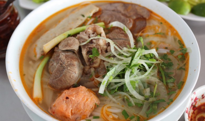 Những món ăn đặc sản Huế nổi tiếng nhất