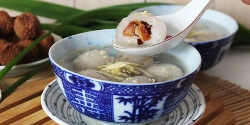 Chè Huế là món ăn bạn không nên bỏ lỡ khi ghé thăm đồi Vọng Cảnh