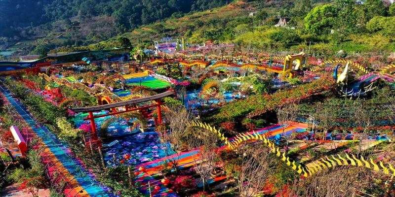 Giá cả dịch vụ tăng cao và lượng khách đông đúc