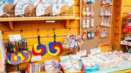 Mua Gì Khi Du Lịch Hàn Quốc: Top 10 Món Quà Từ Xứ Sở Kim Chi