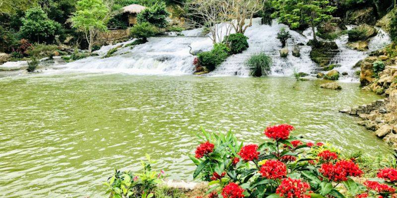 Mùa thu khiến thác Đăng Mò trở nên hiền hòa hơn