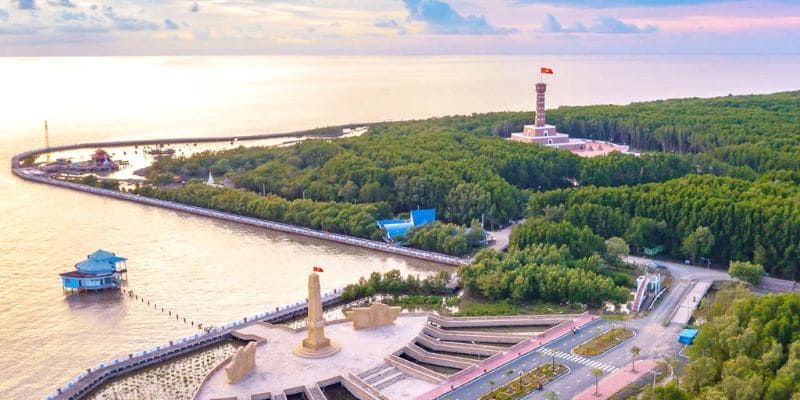 Mũi Cà Mau là điểm cực Nam trên đất liền của Việt Nam
