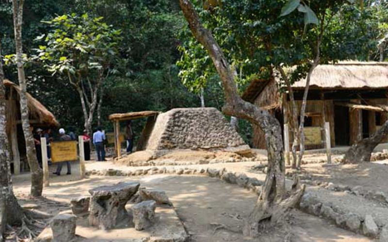 Nên tuân theo những quy định tại di tích