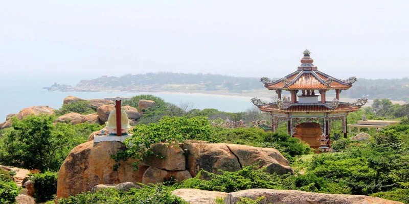 Nét đẹp hài hòa của kiến trúc Phật giáo và thiên nhiên hoang sơ