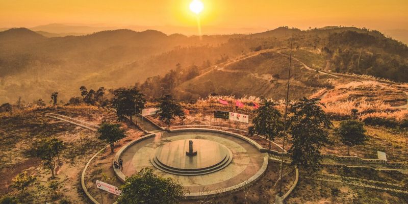 Đứng ở đây, du khách có thể nhìn thấy toàn bộ khung cảnh xung quanh