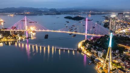 Cầu Bãi Cháy - Điểm Đến Nức Tiếng Với Nhiều Hoạt Động Thú Vị