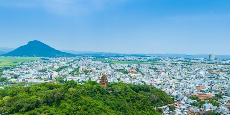 Ảnh chụp toàn cảnh thành phố từ đỉnh núi Nhạn