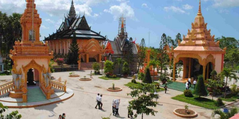 Ngắm nhìn khuôn viên chùa Xiêm Cán bình yên