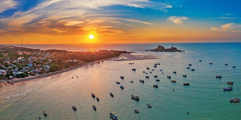 Ngắm toàn cảnh biển xanh mát của Phan Thiết từ đồi cao Bà Nài