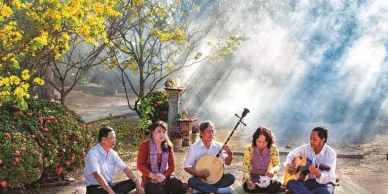 Nghe đờn ca tài tử Nam Bộ truyền thống