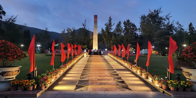 Nghĩa trang nằm gần trung tâm thuận tiện cho việc di chuyển