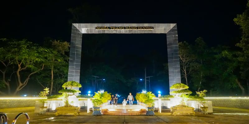 Những khu mộ nổi bật trong nghĩa trang