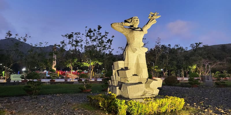 Khu vực sân hành lễ ở nghĩa trang