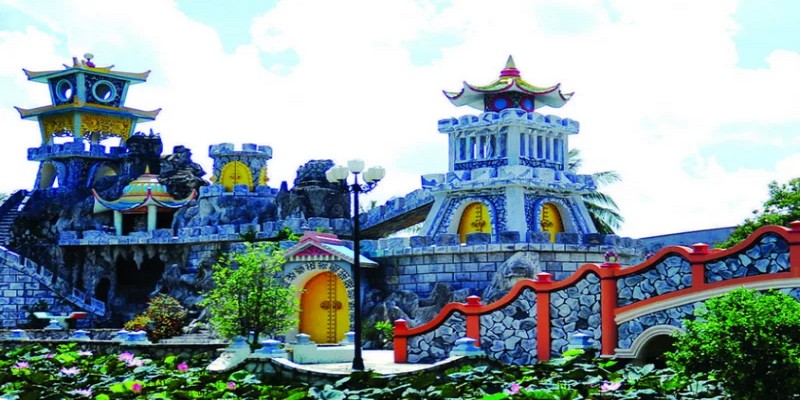 Ngôi chùa đã được trùng tu, xây dựng khang trang hơn