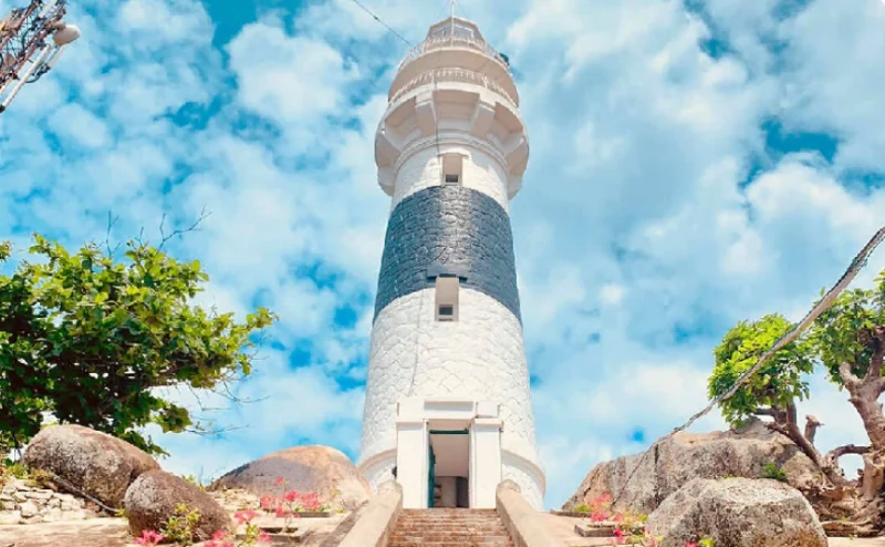 Ngọn hải đăng trên đảo