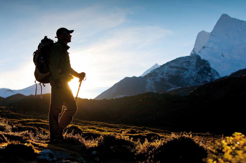 Mọi người nên mặc quần áo thoải mái, co giãn tốt để di chuyển lên hàng động
