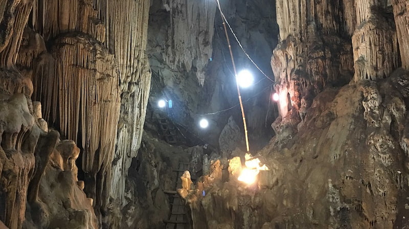 Trong hang có nhiều khối nhũ đá với tuổi đời lên tới hàng ngàn năm