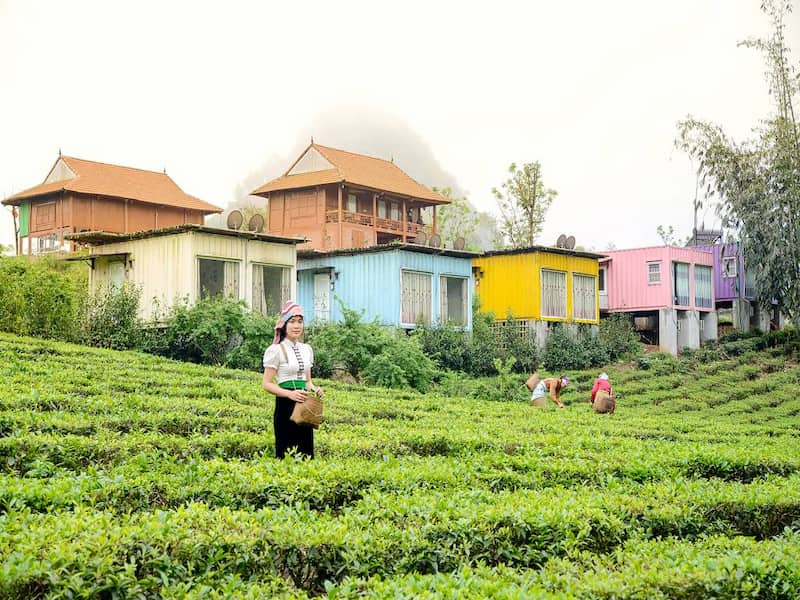 Xung quanh hang động là không gian yên bình, tĩnh lặng
