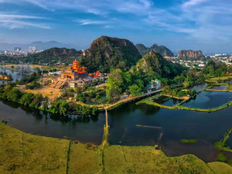 Di chuyển đến khu du lịch từ trung tâm thành phố Đà Nẵng