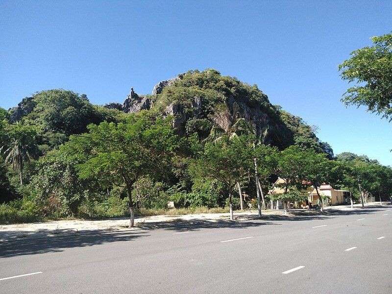 Ngọn Dương Hỏa Sơn thuộc Hỏa Sơn độc đáo với hai hòn gắn kết