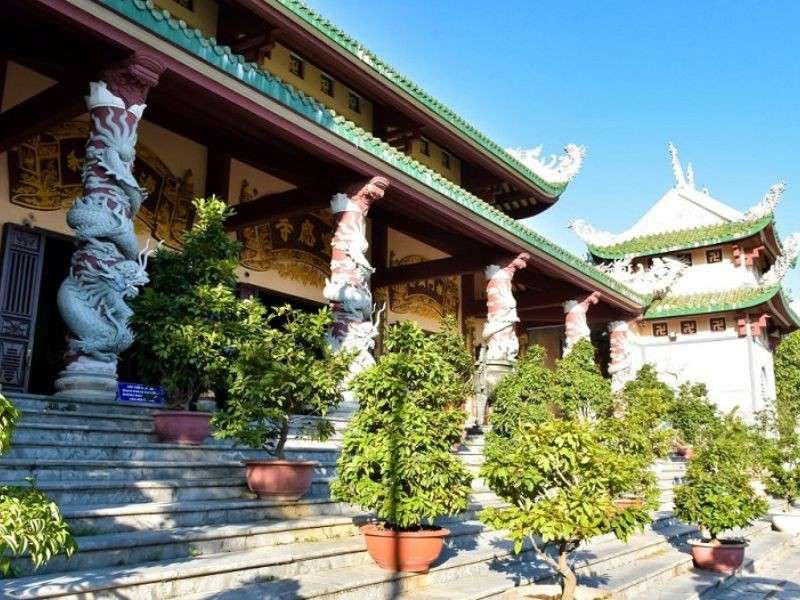 Chùa Linh Ứng là một trong các công trình cổ kính nhất